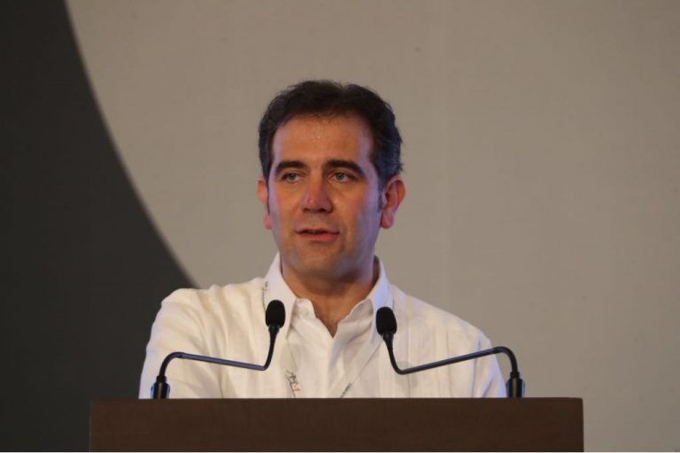 Lorenzo Córdova Vianello, Consejero Electoral del INE en la  81 Convención Bancaria.