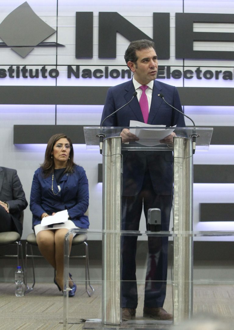 Lorenzo Córdova Vianello, Consejero Presidente del INE en la  Entrega de solicitud de Registro del  Candidato a la Presidencia de la República de la Coalición “Juntos Haremos Historia”.