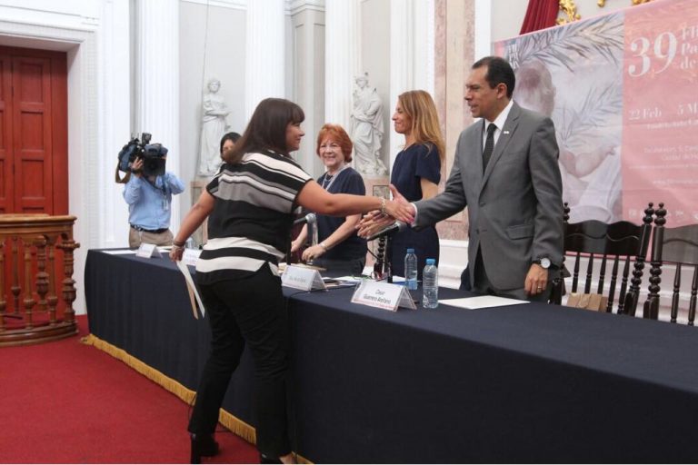 Entrega del Reconocimiento por parte del Comite Nacional de México de Memoria del Mundo UNESCO entregado al INE por la propuesta Evolución de la credencial para votar en México, 1949-1992