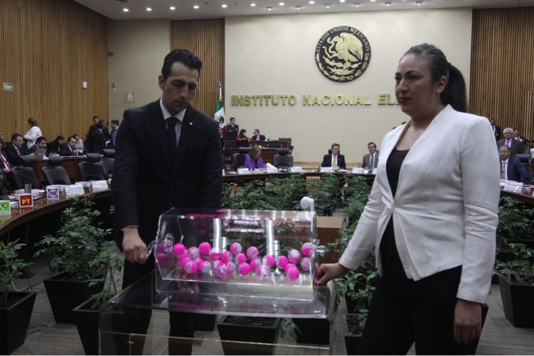 Sorteo de la letra para seleccionar a los funcionarios de casilla en el Proceso Electoral 2017-2018.