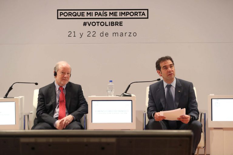 Pat Merloe, Nacional Democratic Institute y  Lorenzo Córdova Vianello, Consejero Presidente del INE.