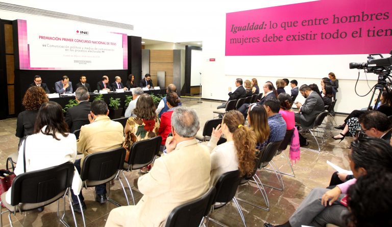 Premiación del Concurso Nacional de Tésis del INE.