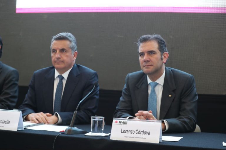 Lorenzo Córdova Vianello, Consejero Presidente del INE y  Julio Alfonso Santaella, Titular del INEGI.