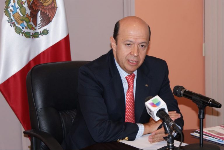 Enrique Andrade González, Consejero Electoral del INE, en entrevista con distintos medios de comunicación de los Ángeles.