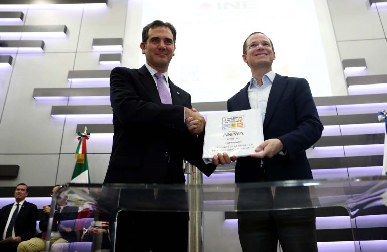 Entre de solicitud de Registro  Candidato a la Presidencia de la República de la Coalición  "Por México al Frente"