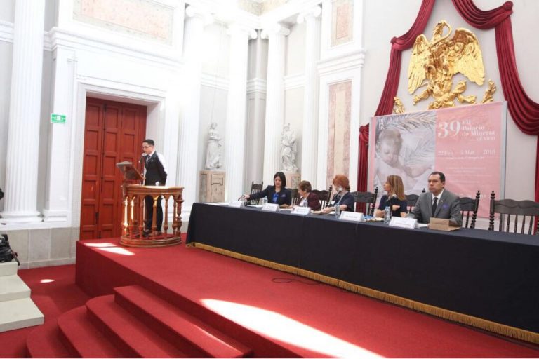 Entrega del Reconocimiento por parte del Comite Nacional de México de Memoria del Mundo UNESCO entregado al INE por la propuesta Evolución de la credencial para votar en México, 1949-1992