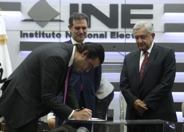 Entrega de solicitud de Registro del Candidato a la Presidencia de la República de la Coalición “Juntos Haremos Historia”.