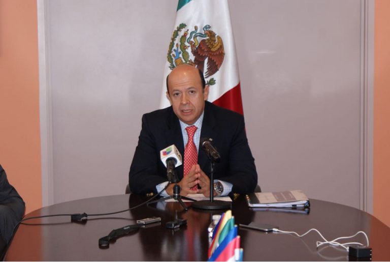 Enrique Andrade González, Consejero Electoral del INE, en entrevista con distintos medios de comunicación de los Ángeles.