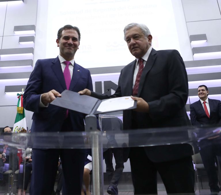 Entrega de solicitud de Registro del Candidato a la Presidencia de la República de la Coalición “Juntos Haremos Historia”.