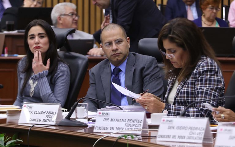 De izq a der. Consejera Electoral Dania Paola, Consejero Electoral Roberto Ruíz, y Consejera Electoral Claudia Zavala.