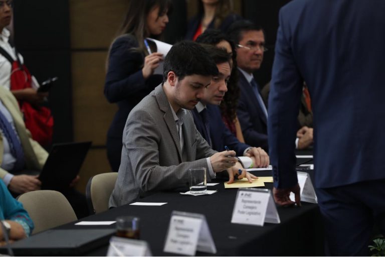 Sorteo del orden de participación de la candidata y los candidatos así como el orden de participación de quienes fungirán como moderadores en el Primer Debate Presidencial.