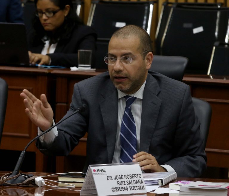 Consejero Electoral Roberto Ruíz Saldaña