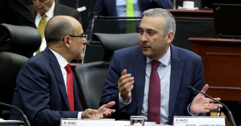 Jaime Rivera Velázquez y Benito Nacif Hernández Consejera y Consejero Electorales.