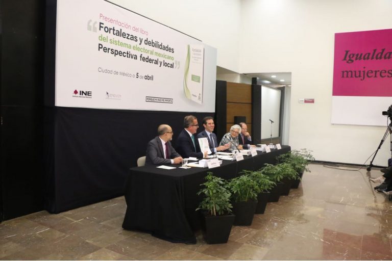 Presentación del Libro "Fortalezas y debilidades del sistema electoral mexicano Perspectiva federal y local".