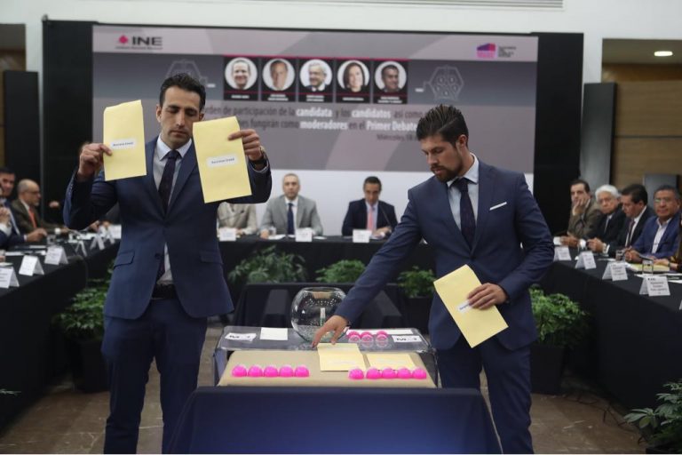Sorteo del orden de participación de la candidata y los candidatos así como el orden de participación de quienes fungirán como moderadores en el Primer Debate Presidencial.