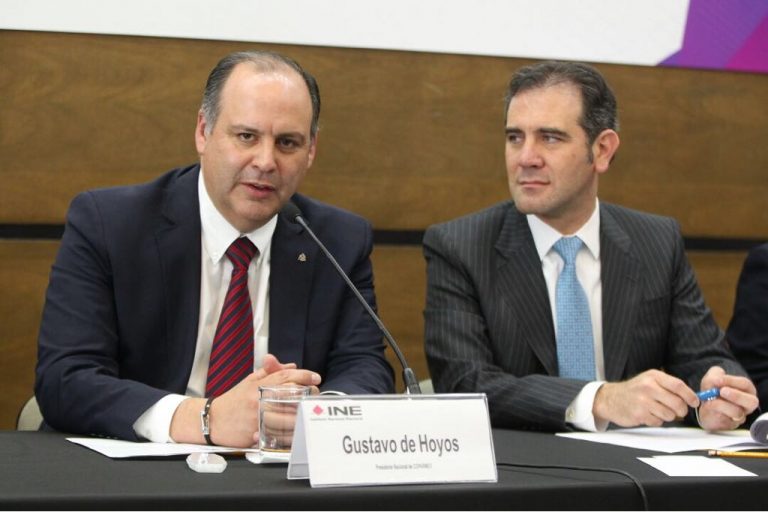 Gustavo de Hoyos Presidente de la COPARMEX y Lorenzo  
Córdova Vianello, Consejero Presidente del INE.