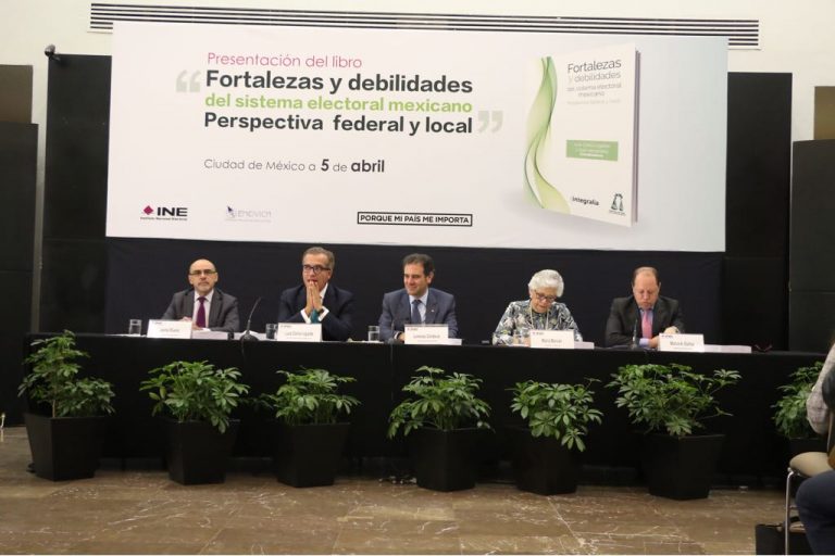 Presentación del Libro "Fortalezas y debilidades del sistema electoral mexicano Perspectiva federal y local".