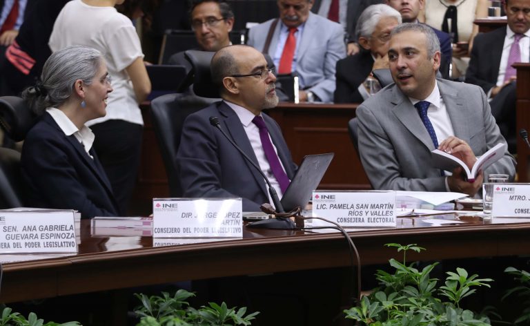 De izq a der.  Consejera Electoral Pamela San Martín, Consejeros Electorales Jaime Rivera y Benito Nacif