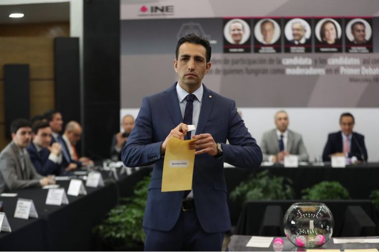 Sorteo del orden de participación de la candidata y los candidatos así como el orden de participación de quienes fungirán como moderadores en el Primer Debate Presidencial.