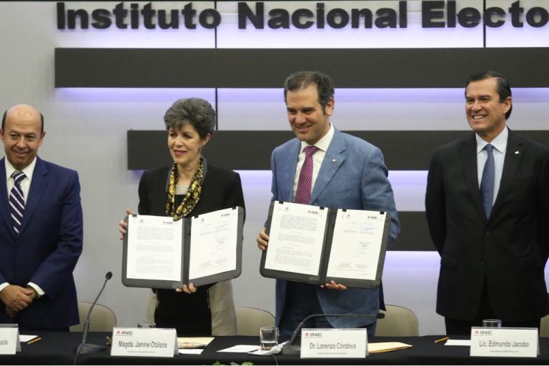 Janine Otálora Malassis, Magistrada Presidenta del TEPJF, Lorenzo Córdova Vianello Consejero Presidente del INE en la  Firma de los Convenios de Colaboración INE-TEPJF.