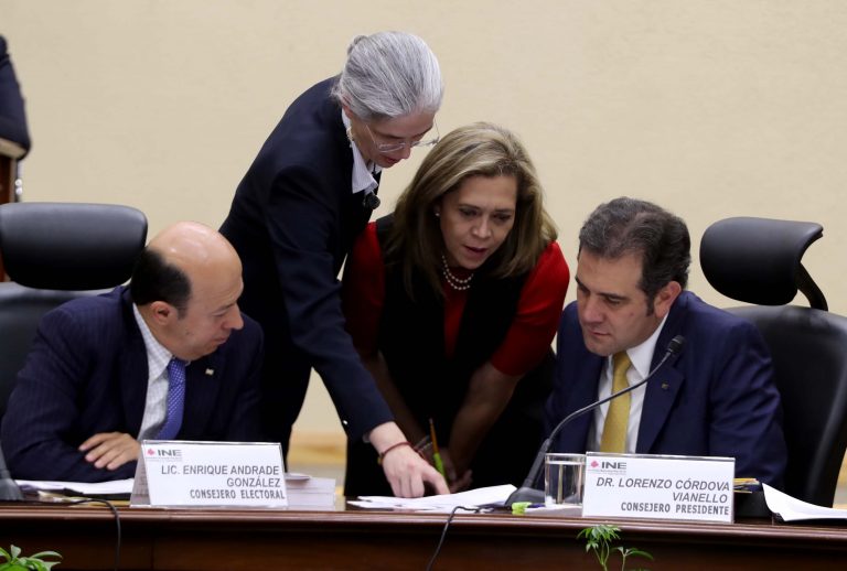 De izq.a der. Consejeros y Consejeras Electorales Enrique Andrade, Pamela San Martín, Adriana Favela y Lorenzo Córdova.