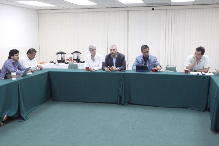 Reunión con representantes de partidos.