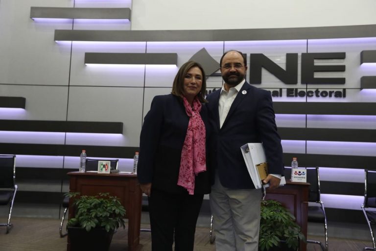 Emilio Álvarez Icaza y Xóchitl Gálvez de la coalición del PAN-PRD-MC