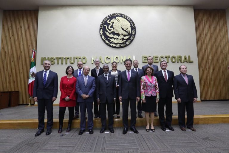 Reunión Kofi Annan Ex-Secretario de la ONU y  Laura Chinchilla Ex- Presidenta de Costa Rica con Consejeros Electorales del INE.
