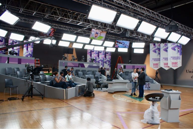 Recorrido con medios de comunicación por las instalaciones sede del Segundo Debate Presidencial en la Universidad de Baja California.