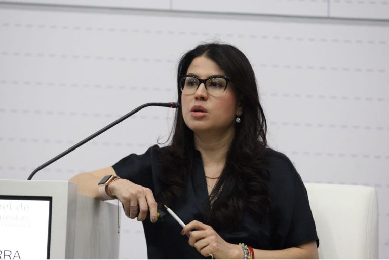 Lorena Becerra, Reforma.