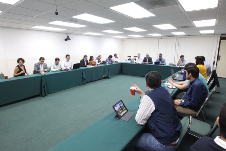 Reunión con representantes de partidos.