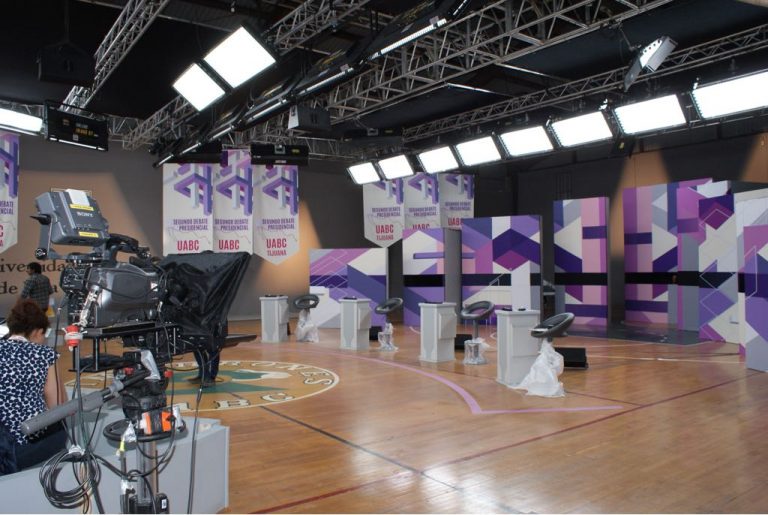 Recorrido con medios de comunicación por las instalaciones sede del Segundo Debate Presidencial en la Universidad de Baja California.