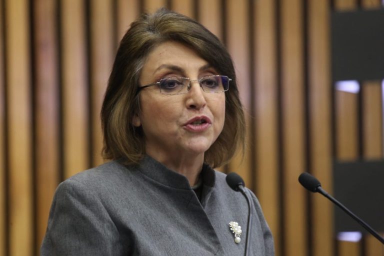 Fernanda Tapia, Moderadora.