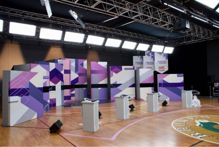 Recorrido con medios de comunicación por las instalaciones sede del Segundo Debate Presidencial en la Universidad de Baja California.