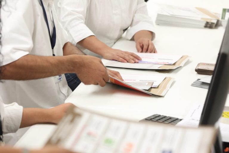 Integración y envío del paquete electoral postal del Voto de los Mexicanos Residentes en el Extranjero.