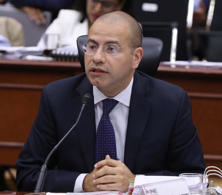 Roberto Ruíz Saldaña, Consejero Electoral.