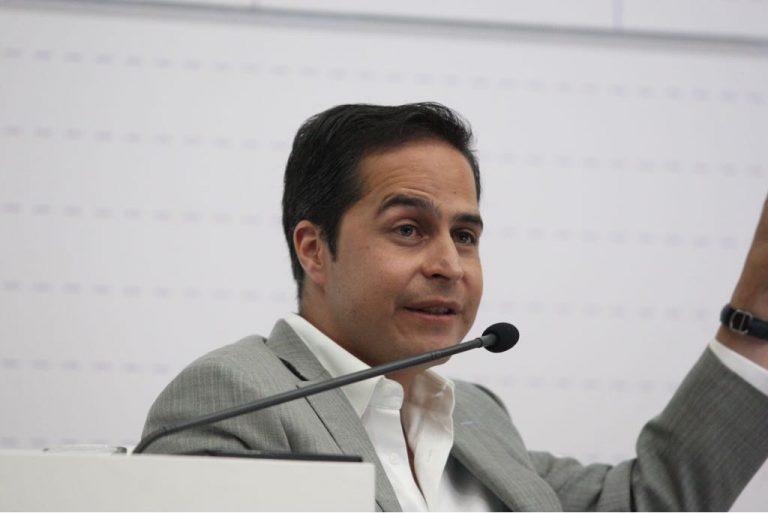 Javier Márquez, Oráculo.