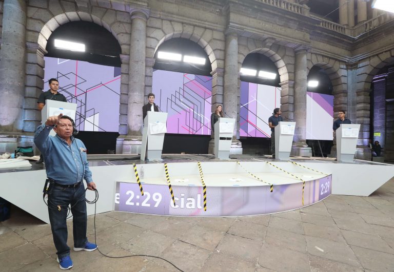 Preparativos para el Primer Debate Presidencial, utilizado el domingo 22 de abril de 2018.