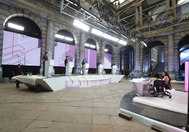 Preparativos para el Primer Debate Presidencial, utilizado el domingo 22 de abril de 2018.