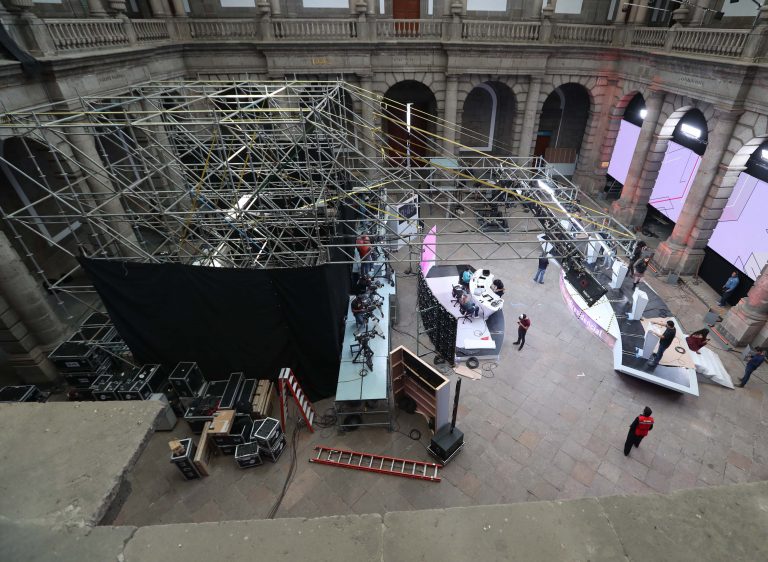 Preparativos para el Primer Debate Presidencial, utilizado el domingo 22 de abril de 2018.