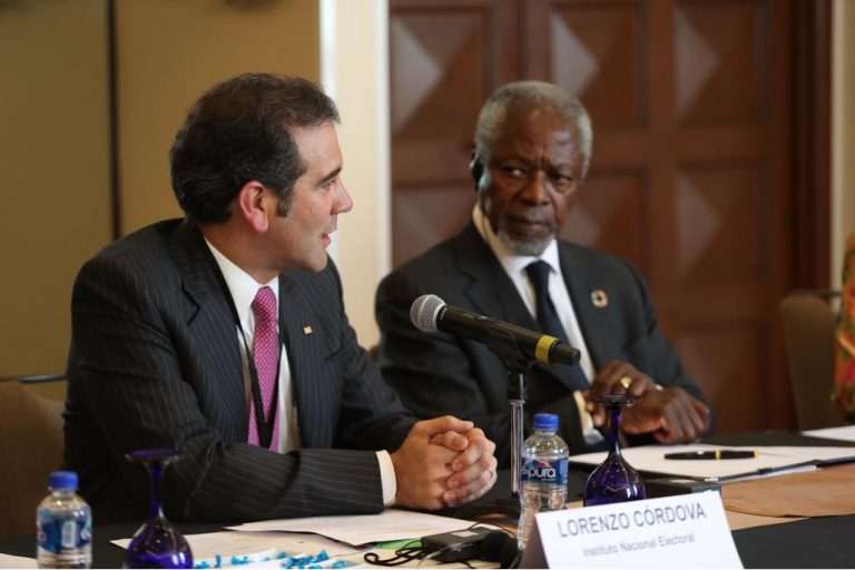 Lorenzo Córdova Vianello Consejero Presidente del INE,  Kofi Annan Ex-Secretario de la ONU.