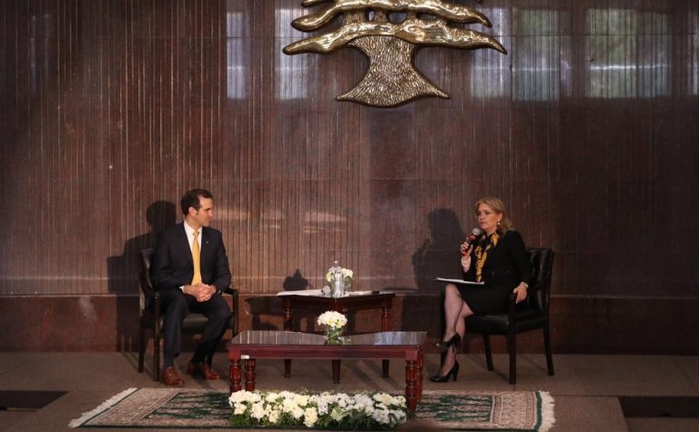 Lorenzo Córdova Vianello, Consejero Presidente del INE y María Macarita Elizondo Gasperín Moderadora.