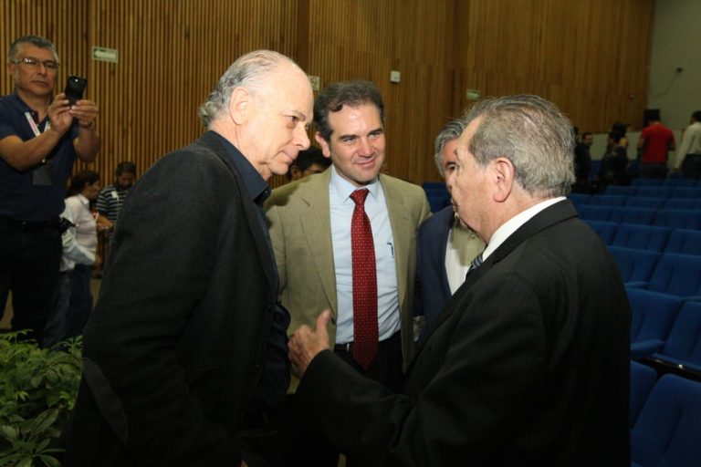 Enrique Krauze Kleinbort, Director de Editorial Clío,  Lorenzo Córdova Vianello, Consejero Presidente del INE  y Porfirio Muñoz Ledo  Comisionado para la Reforma Política del Distrito Federal.