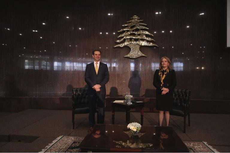 Lorenzo Córdova Vianello, Consejero Presidente del INE y María Macarita Elizondo Gasperín Moderadora.