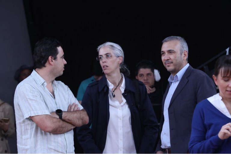 Pamela San Martín Ríos y Vallles Consejera Electoral y  Benito Nacif Hernández, Consejero Electoral y Presidente de la Comisión de  debates.