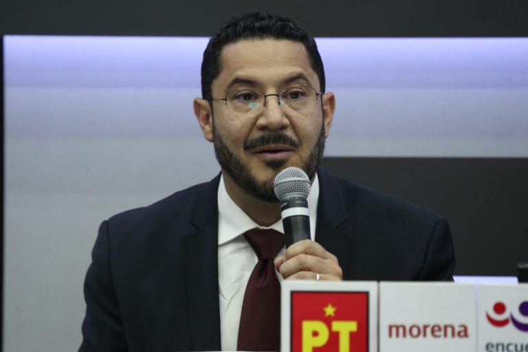 Martí Batres de la coalición de Morena-PT-PES.