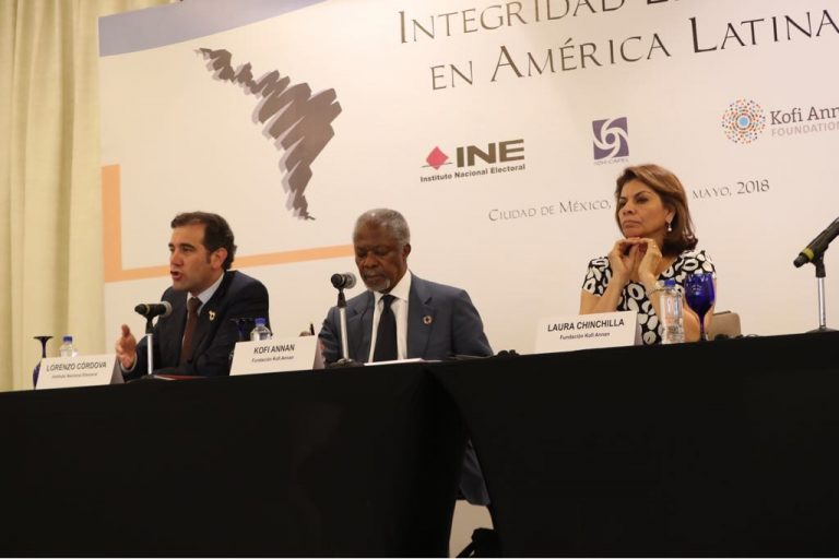 Lorenzo Córdova y Kofi Annan