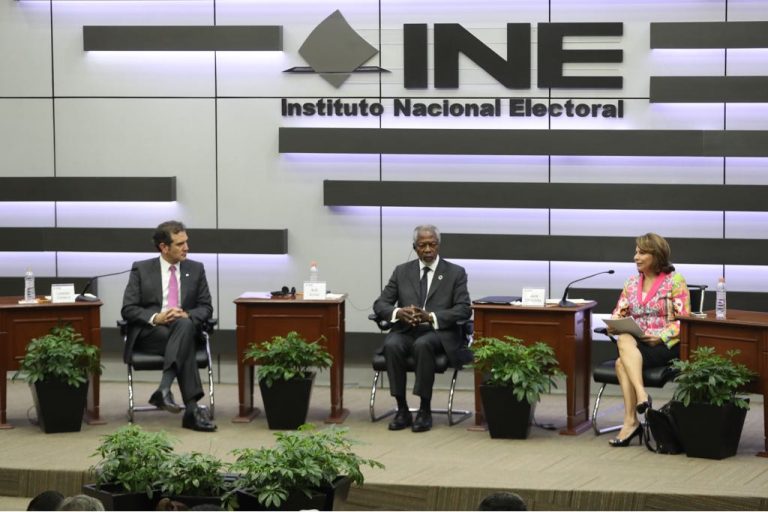 Conferencia Magistral Paz y Democracia dictada por Kofi Annan Ex-Secretario de la ONU.