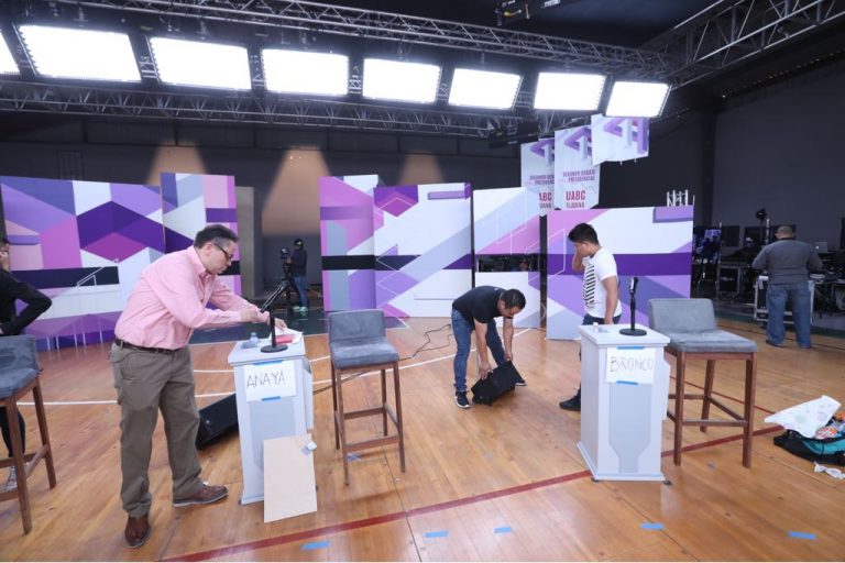 Segundo día de preparativos en la Universidad Autónoma de Baja California para el Segundo Debate Presidencial.