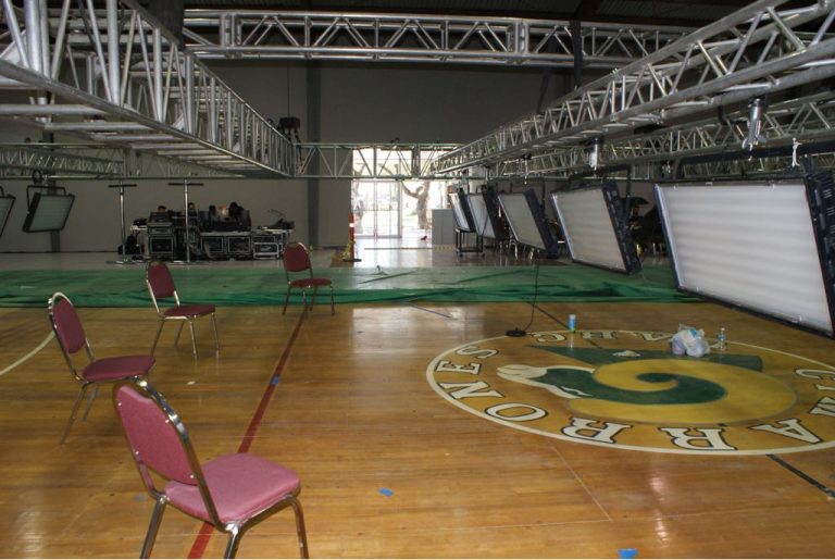 Preparativos en la Universidad Autónoma de Baja California para el 
Segundo Debate Presidencial.